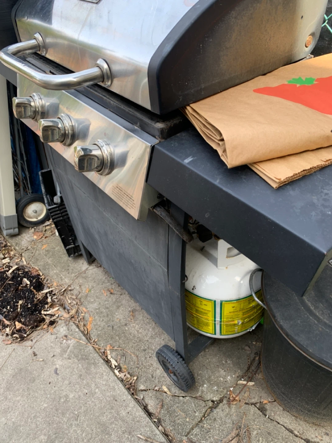 Backyard Grill Propane BBQ - photo 4