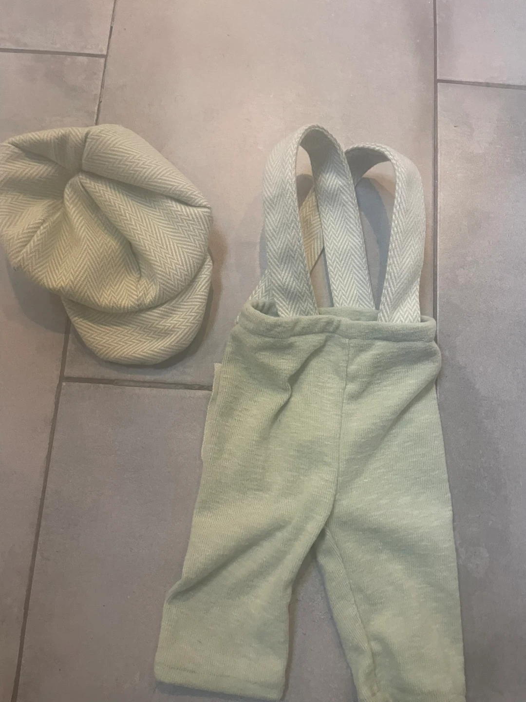 Baby Suspender Outfit with Hat - Light Green Newborn - photo 3