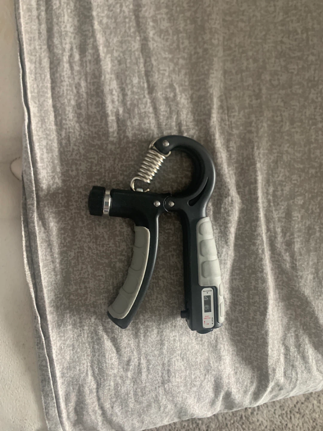 Grip Strengthener with Counter