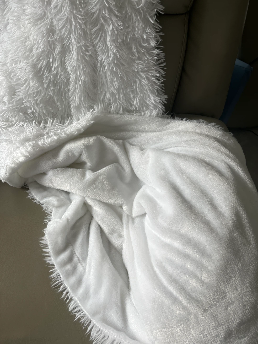 White Plush Faux Fur Throw Blanket - photo 2