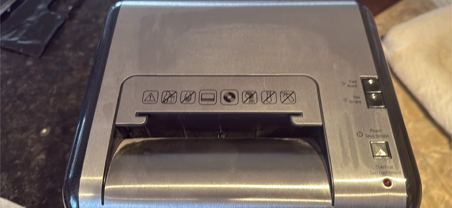 Staples MailMate Shredder - photo 3