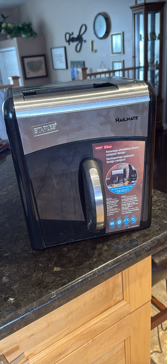 Staples MailMate Shredder