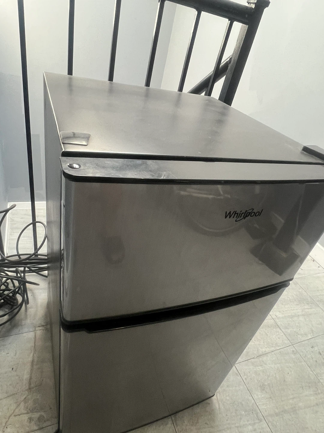 Whirlpool Mini Fridge - photo 4