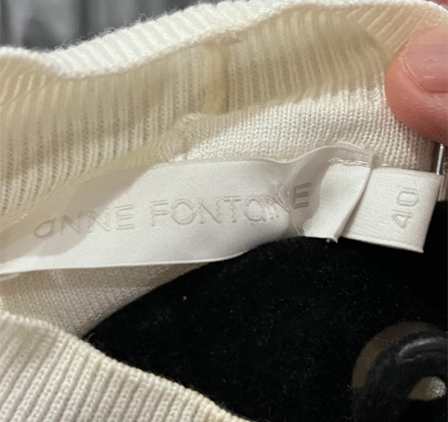 ANNE FONTAINE White Sweater with Black Embellishment Size 40 - photo 3