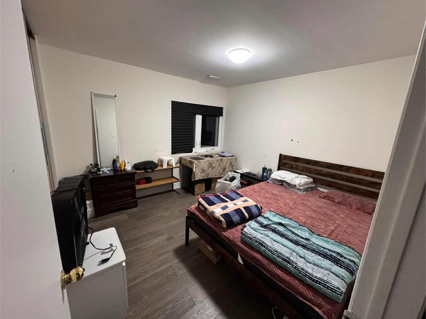 Queen Size Bed Frame with Wooden Headboard and queen Matress