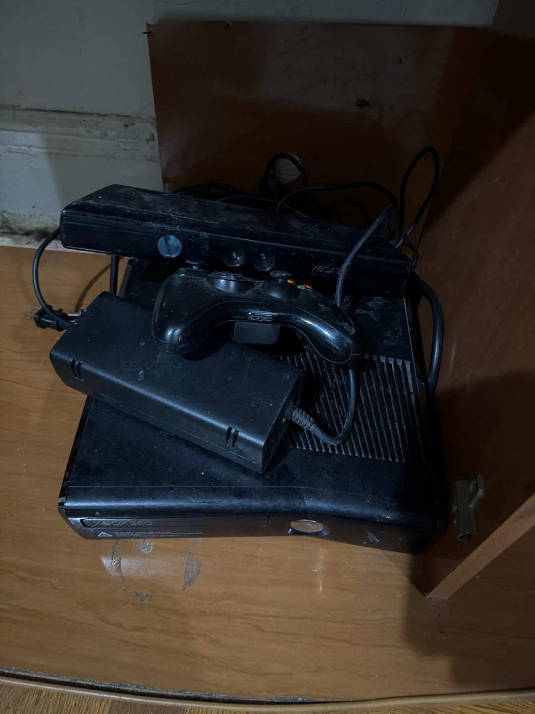 Xbox 360 Console with Controller and Kinect