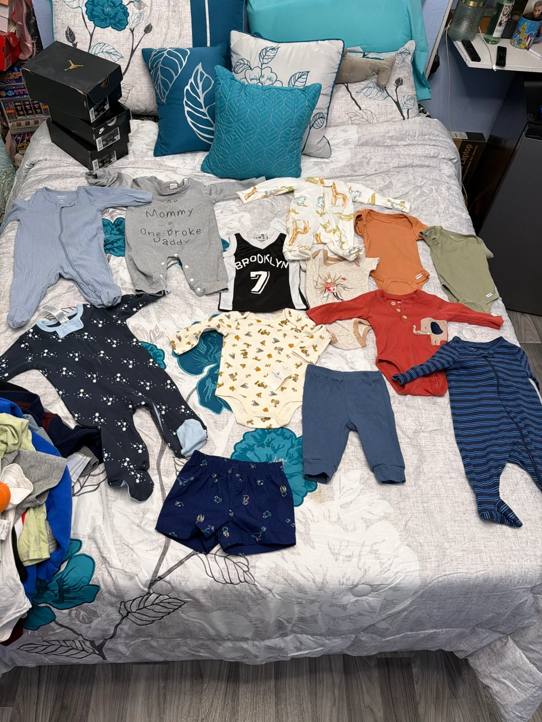 Baby Jordan 1 Sneakers and clothes all for $100 - photo 4