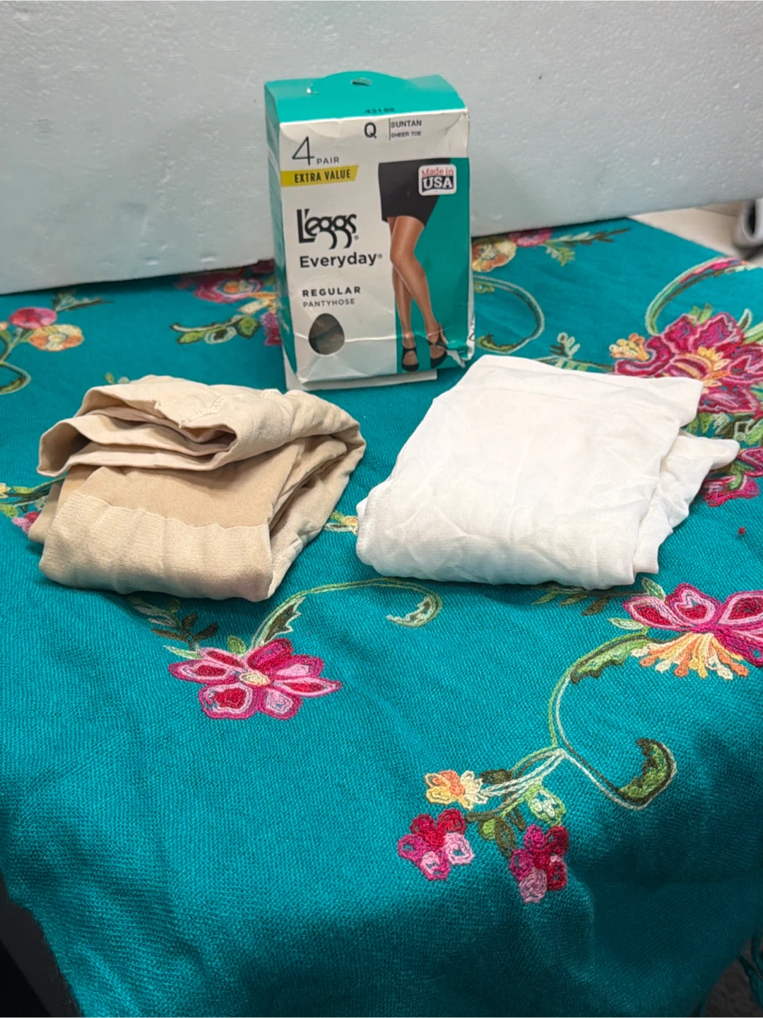 L'eggs Everyday Regular Pantyhose - 4 Pair - Suntan - Size Q