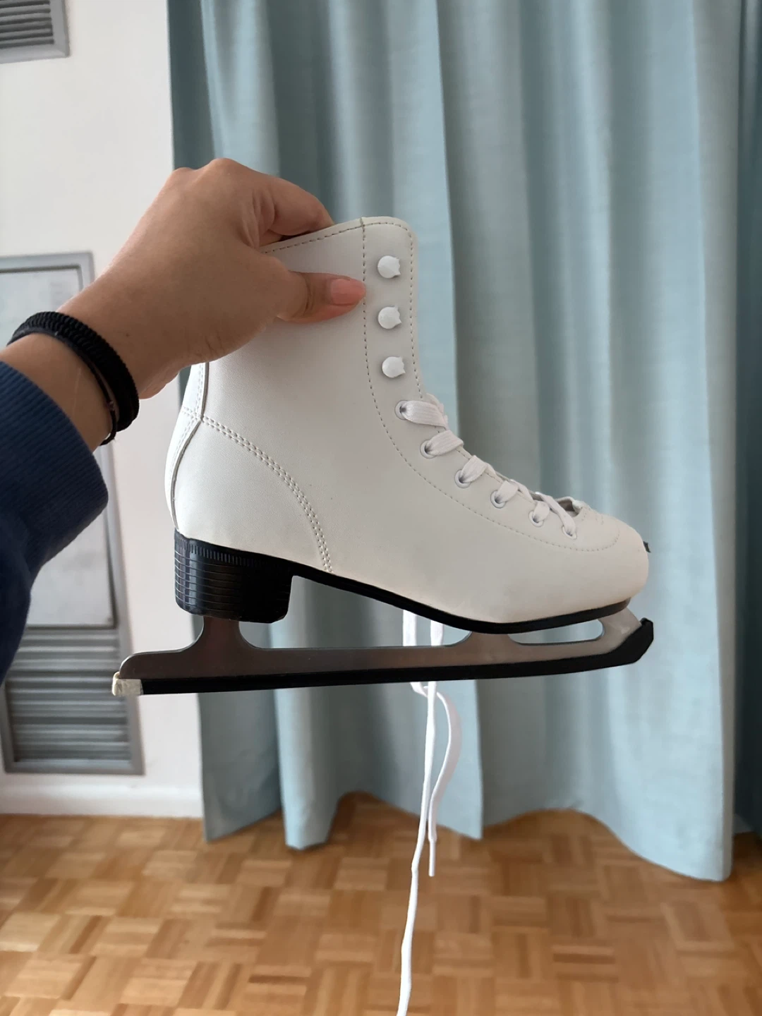 White Figure Skates (size 9) (worn thrice)