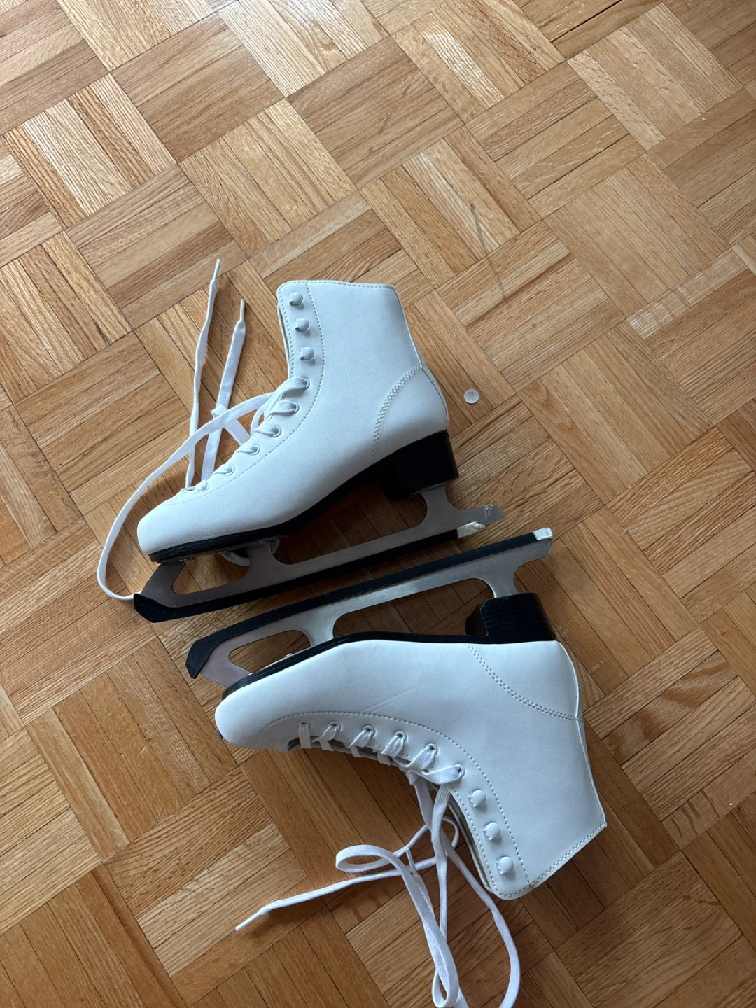 White Figure Skates (size 9) (worn thrice) - photo 2