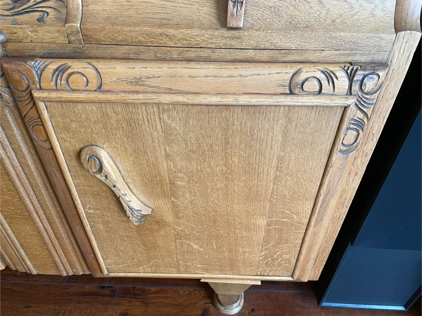 Antique Oak Sideboard with Carved Details - photo 4