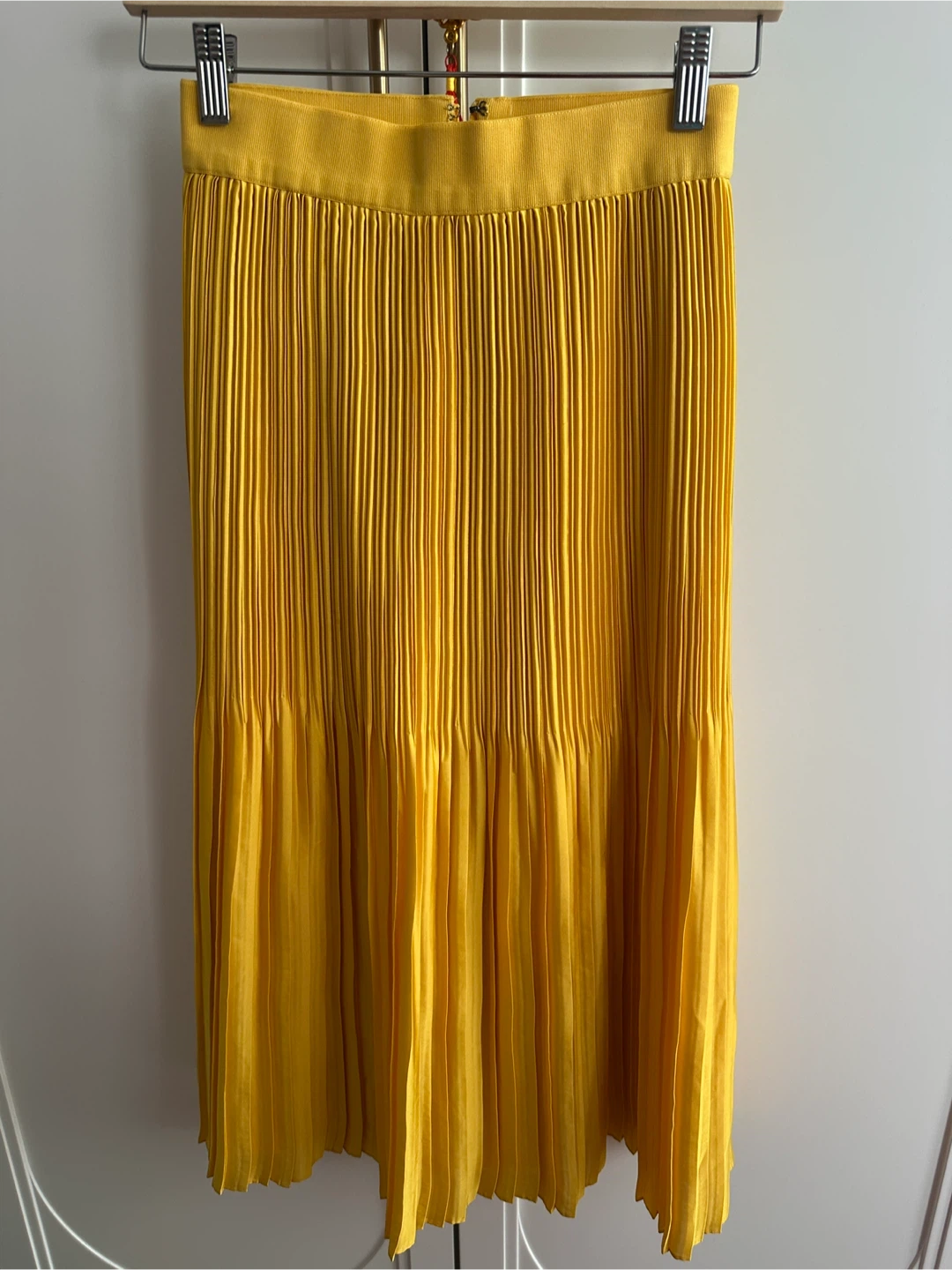 Alice + Olivia Yellow Pleated Midi Skirt