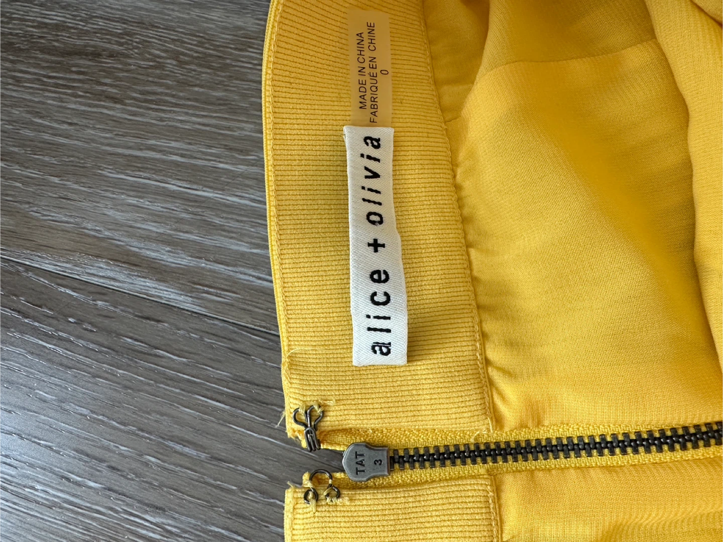 Alice + Olivia Yellow Pleated Midi Skirt - photo 3