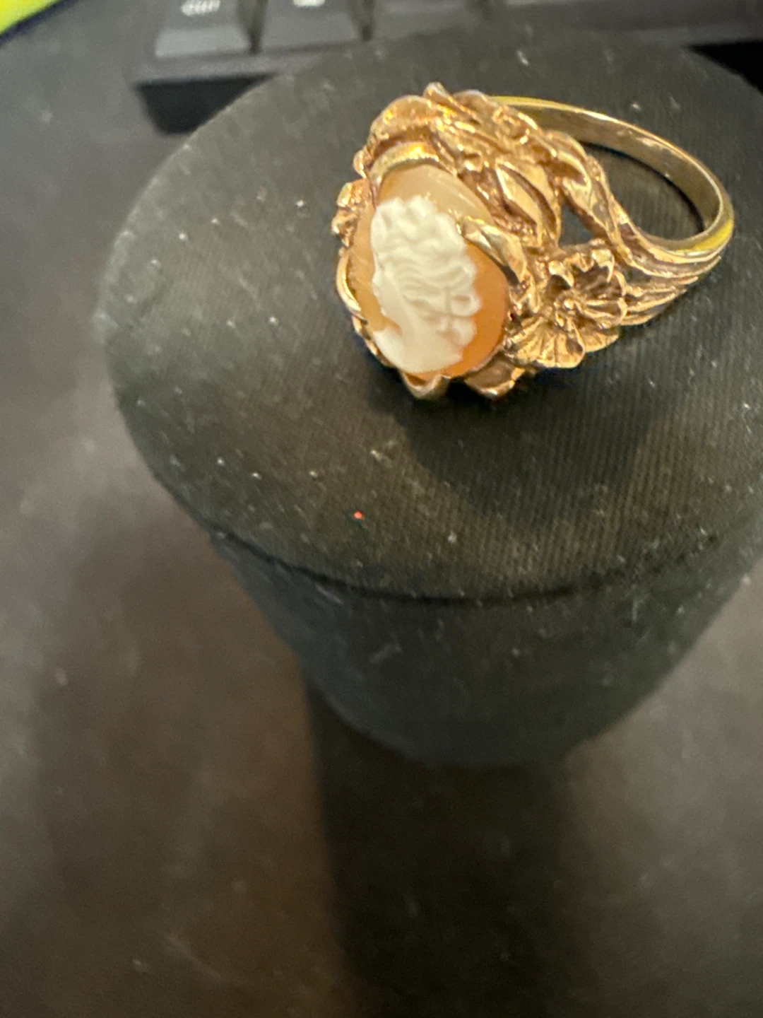 Gold Tone Cameo Ring