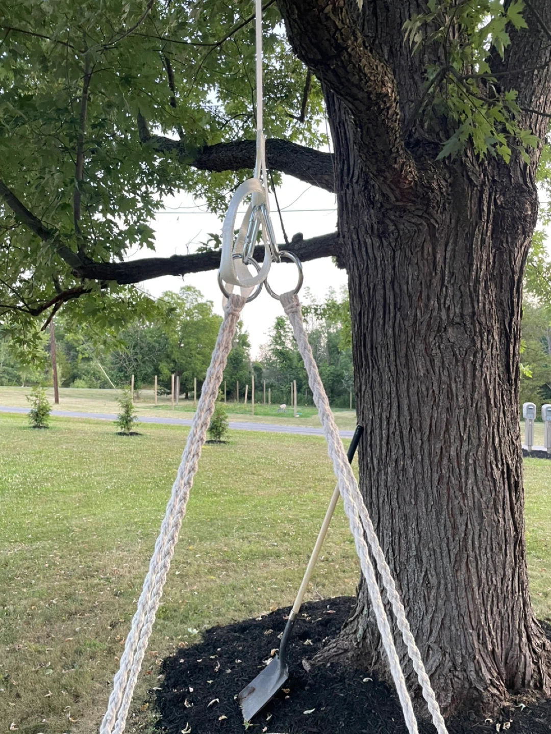 White Hanging Macrame Swing Chair - photo 4