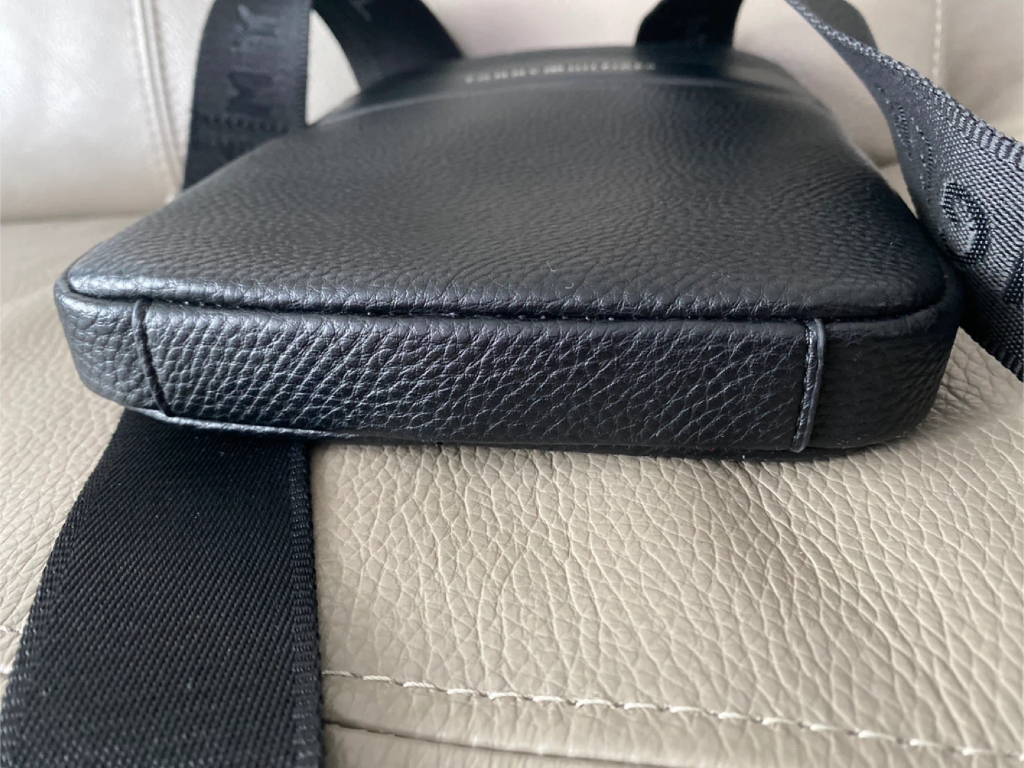 HILFIGER TH BUSINESS CORPORATE CROSSBODY BAG - photo 2