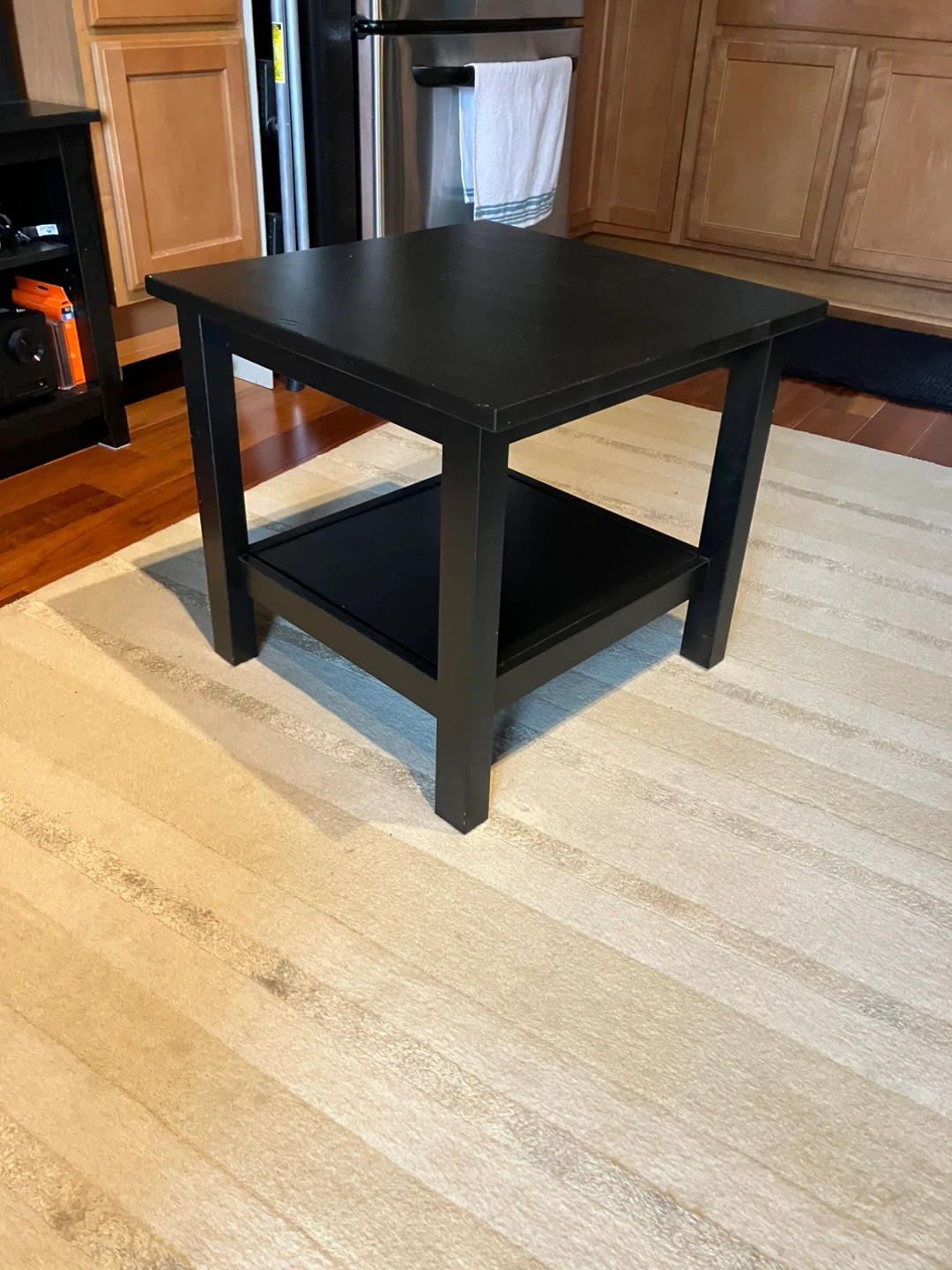 Black End Table with Shelf🥕