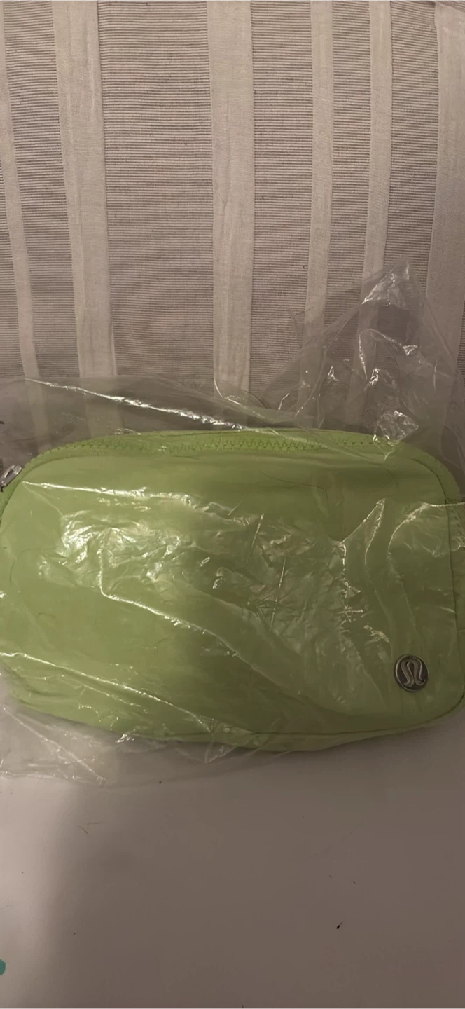 Lululemon Everywhere Belt Bag sour grape tags on