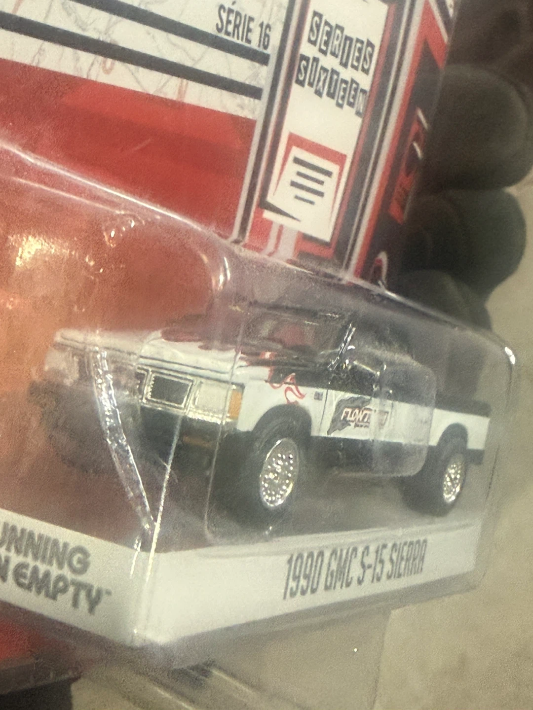 Greenlight 1990 GMC S-15 Sierra Die-Cast Truck - photo 3