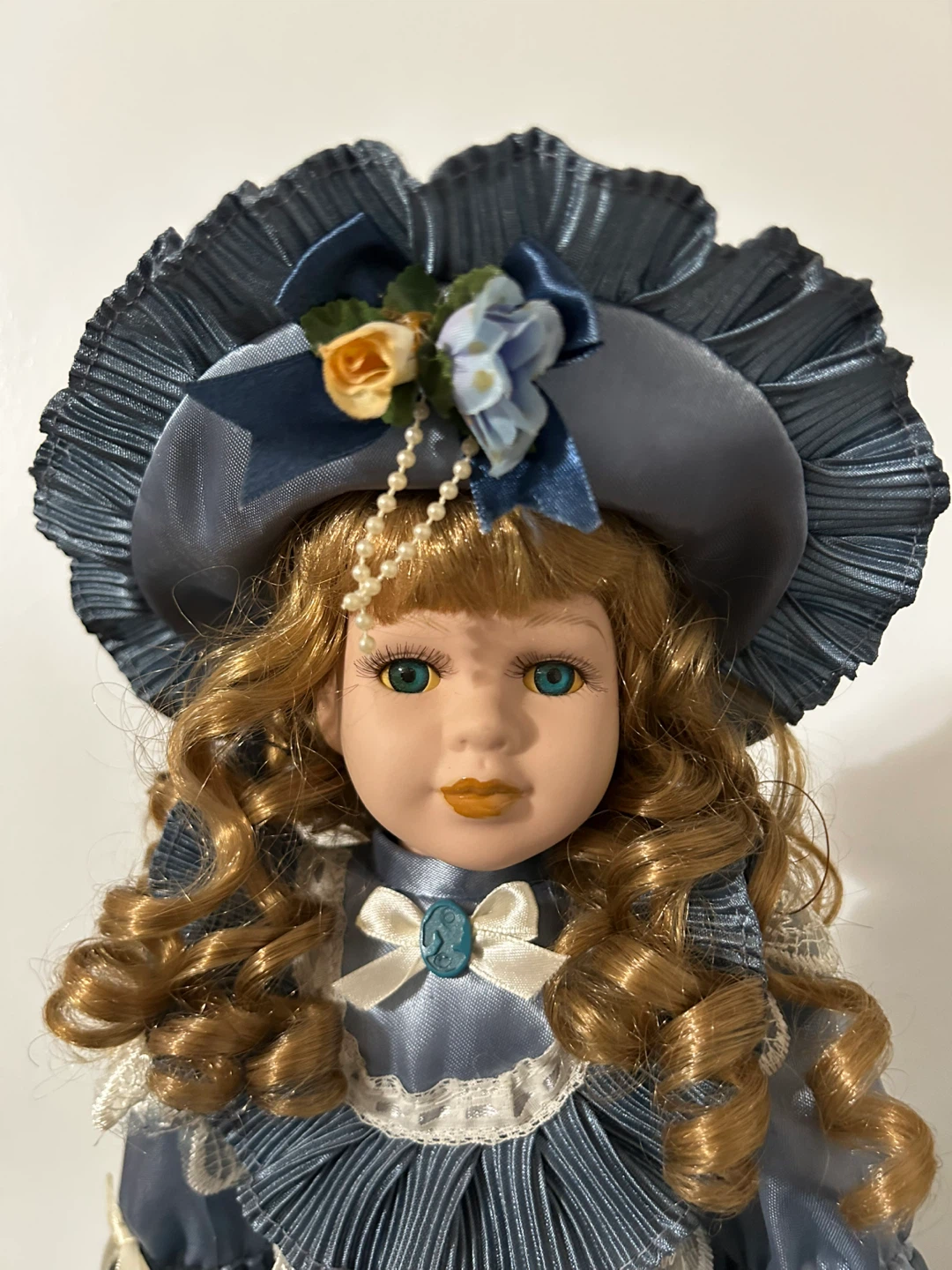 Vintage Porcelain Doll 16” - The London Elite Collection - photo 2