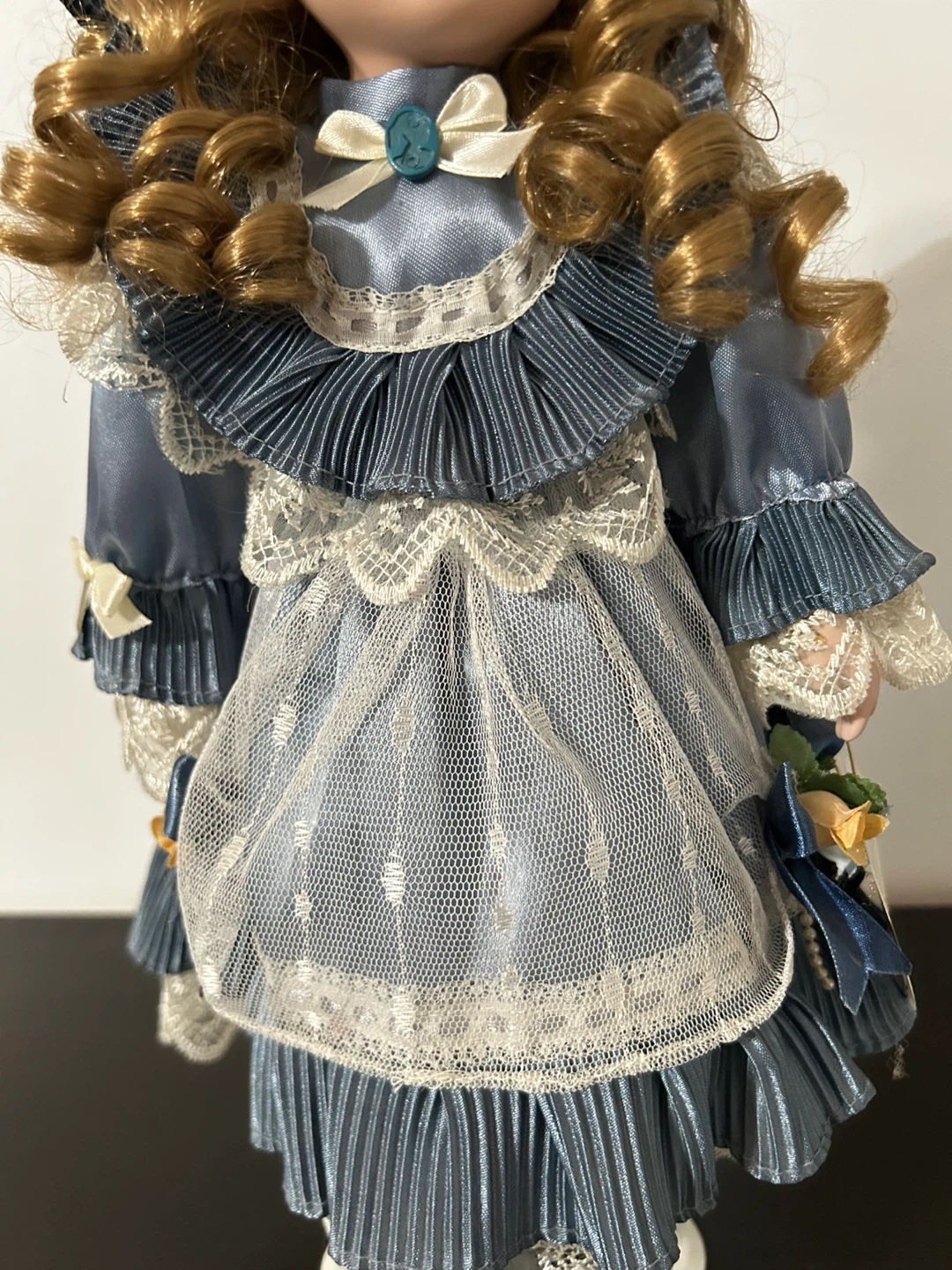 Vintage Porcelain Doll 16” - The London Elite Collection - photo 3