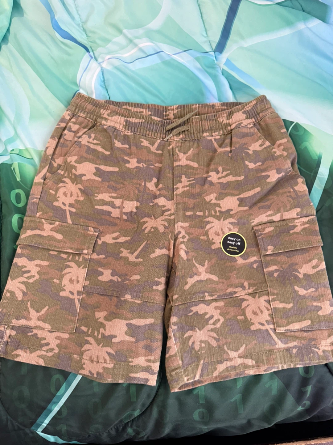 Art Class Cargo Shorts Size L (10/12) Camo Palm Tree Print