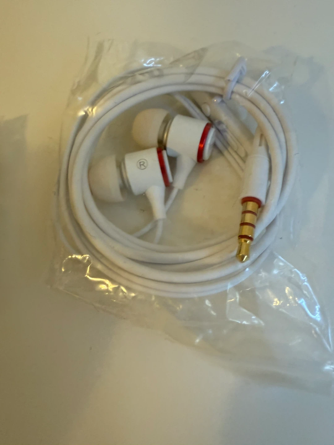 White Earphones with Extra Ear Tips - photo 2