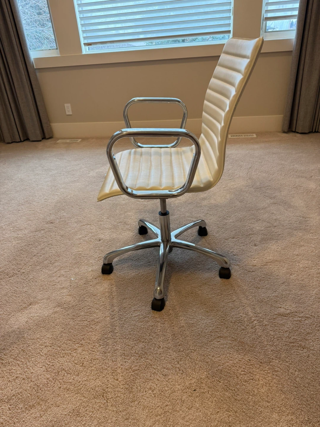 White Executive Office Chair - photo 2