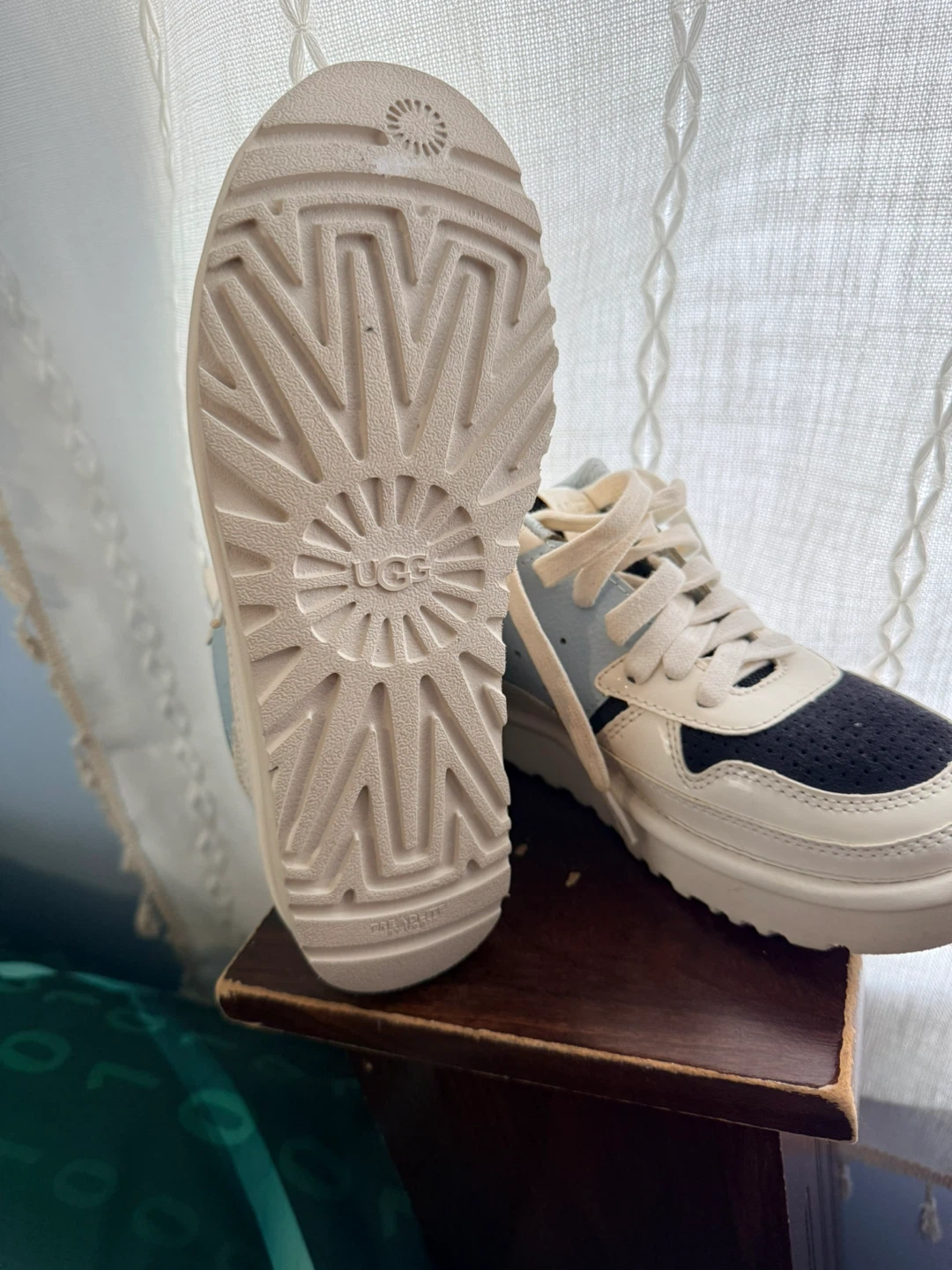 UGG Women's Sneakers Size 6 - photo 3