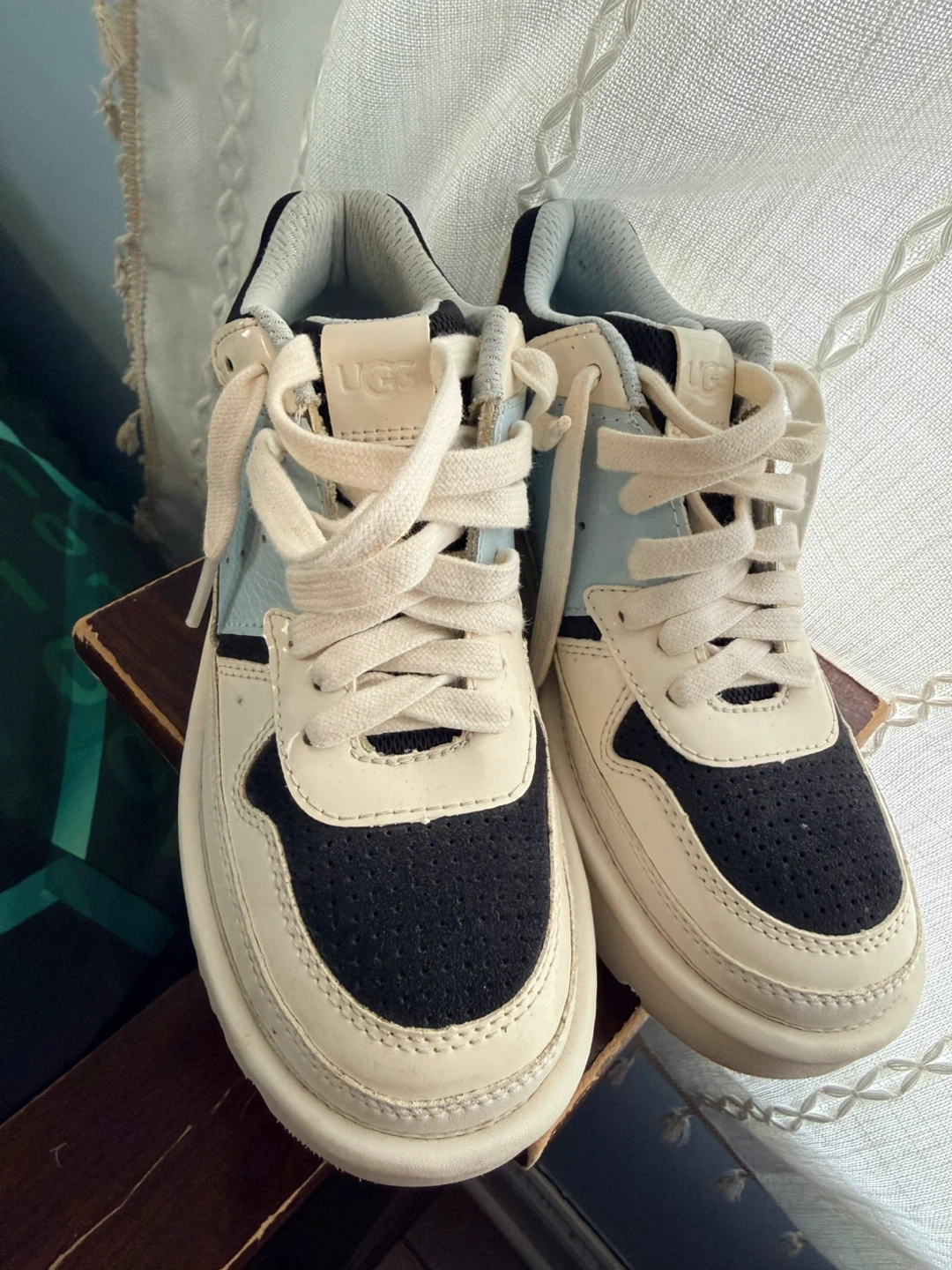 UGG Women's Sneakers Size 6 - photo 2