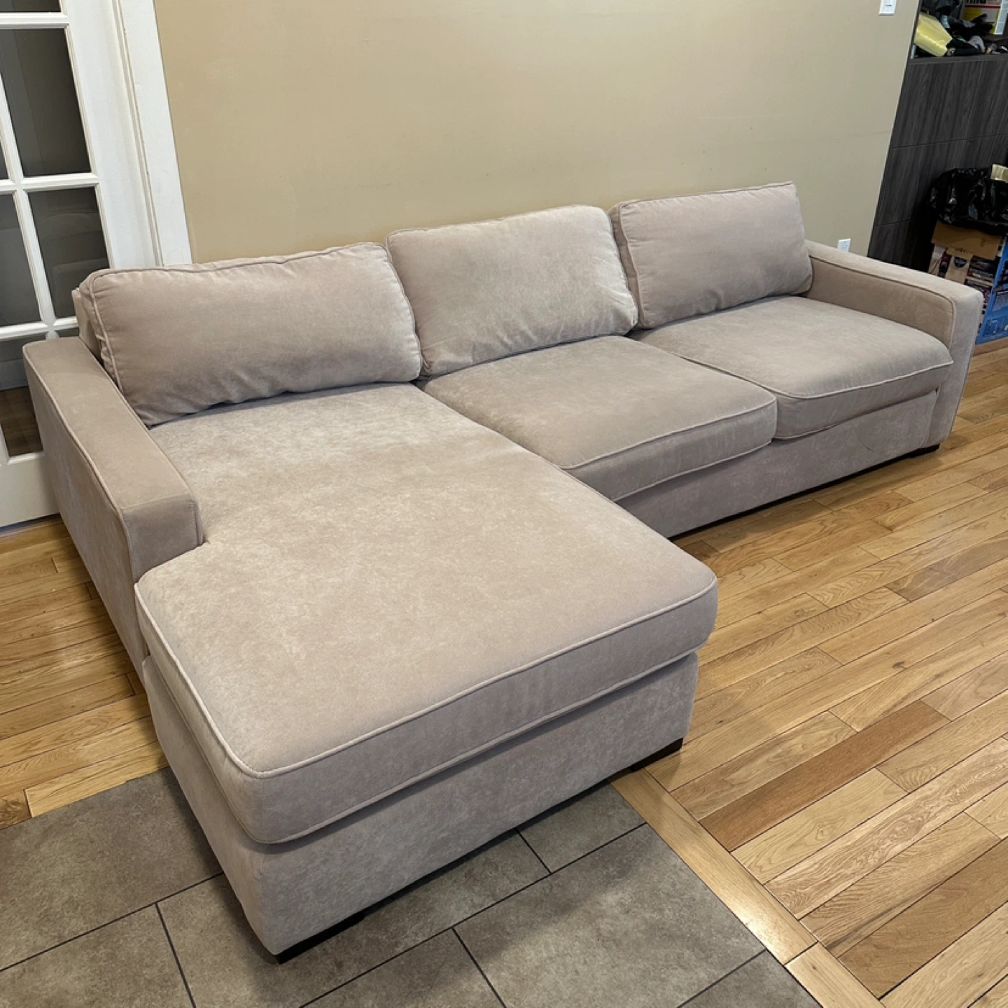 Modern Beige Sectional Sofa with Reversible Chaise (CAN DELIVER)