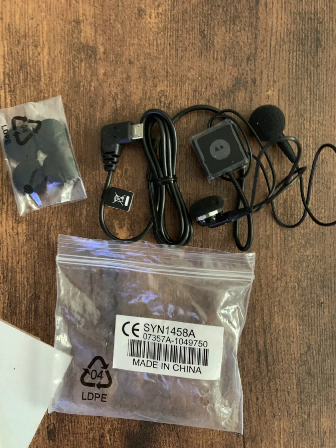 Motorola Earbuds with Inline Mic and Adapter🥕