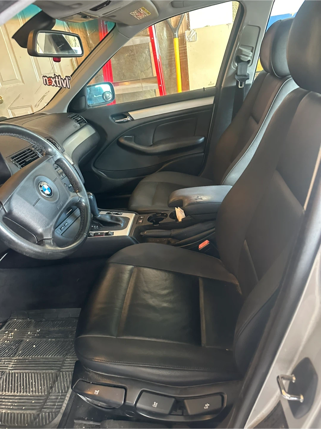 2003 BMW 320i Sedan - photo 5