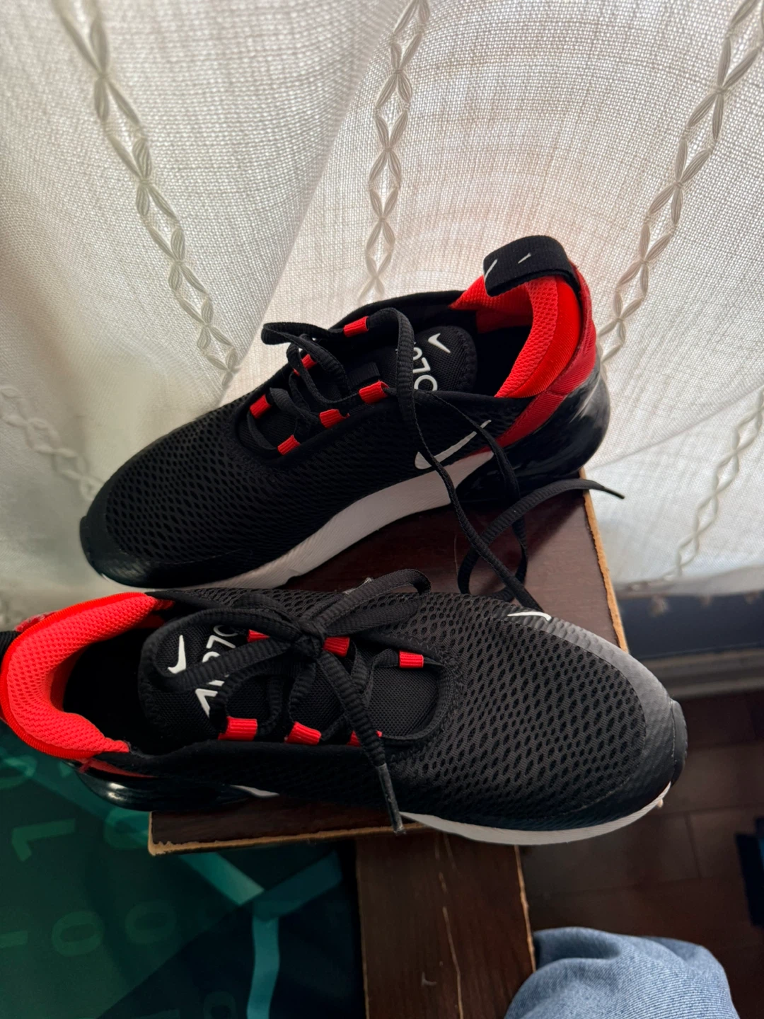 Nike Air Max 270 Kids Shoes Size 2Y Black Red