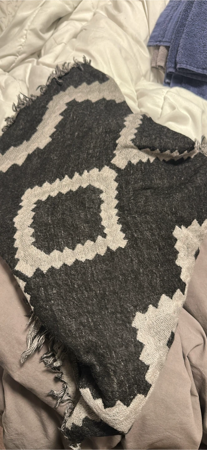 Aritzia scarf brand new with tags - photo 2