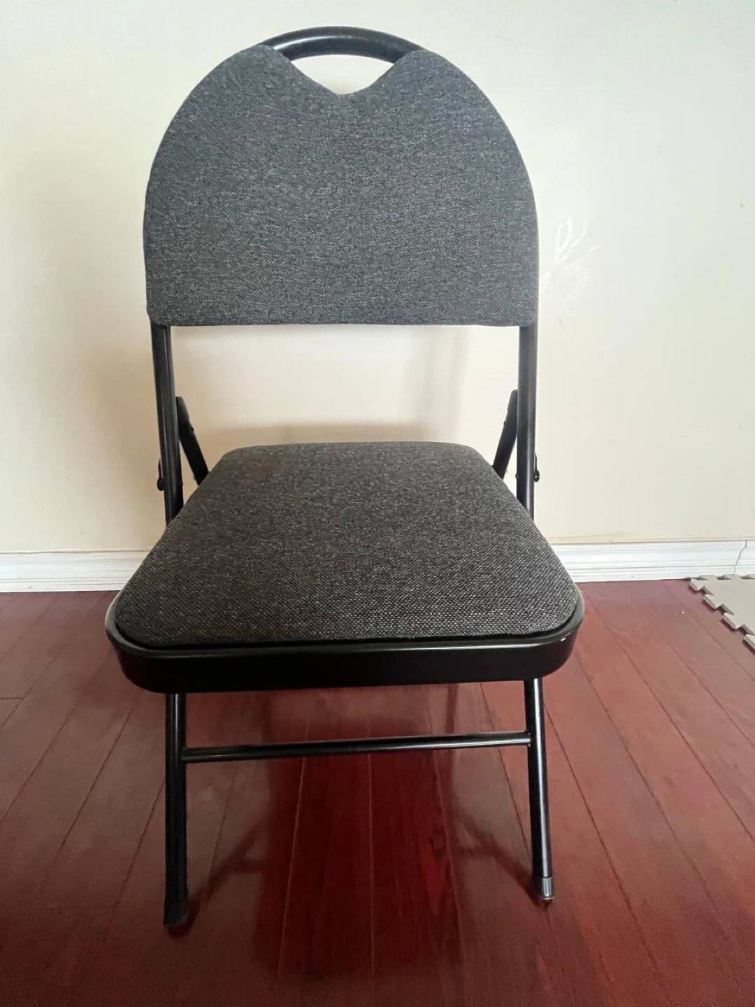 🥕 Grey Padded Folding Chair