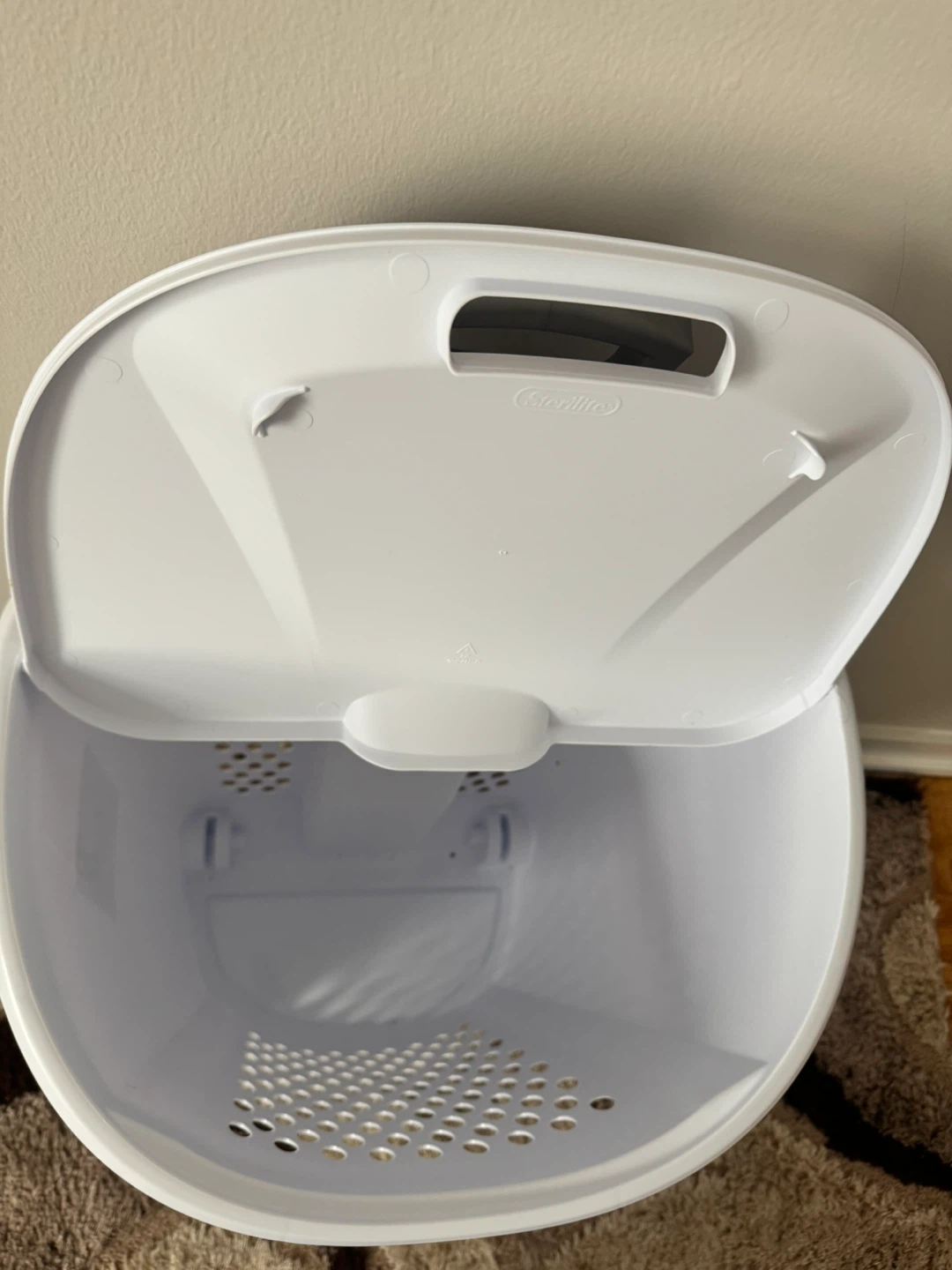 Sterilite Ultra Wheeled Laundry Basket - photo 3