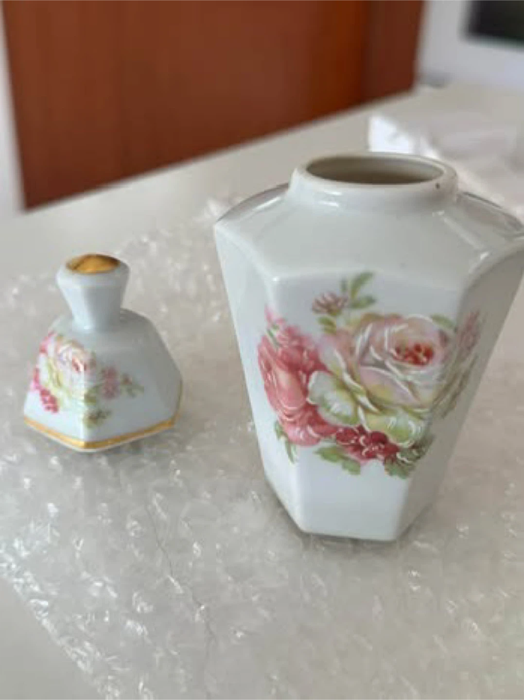 Porcelain Jar with Floral Design & Gold Trim Lid - photo 2