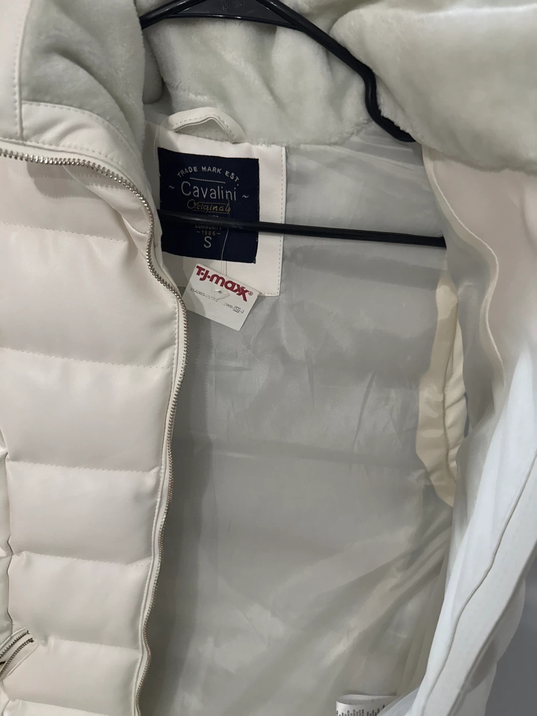 White Puffer Vest by Cavalini - photo 3