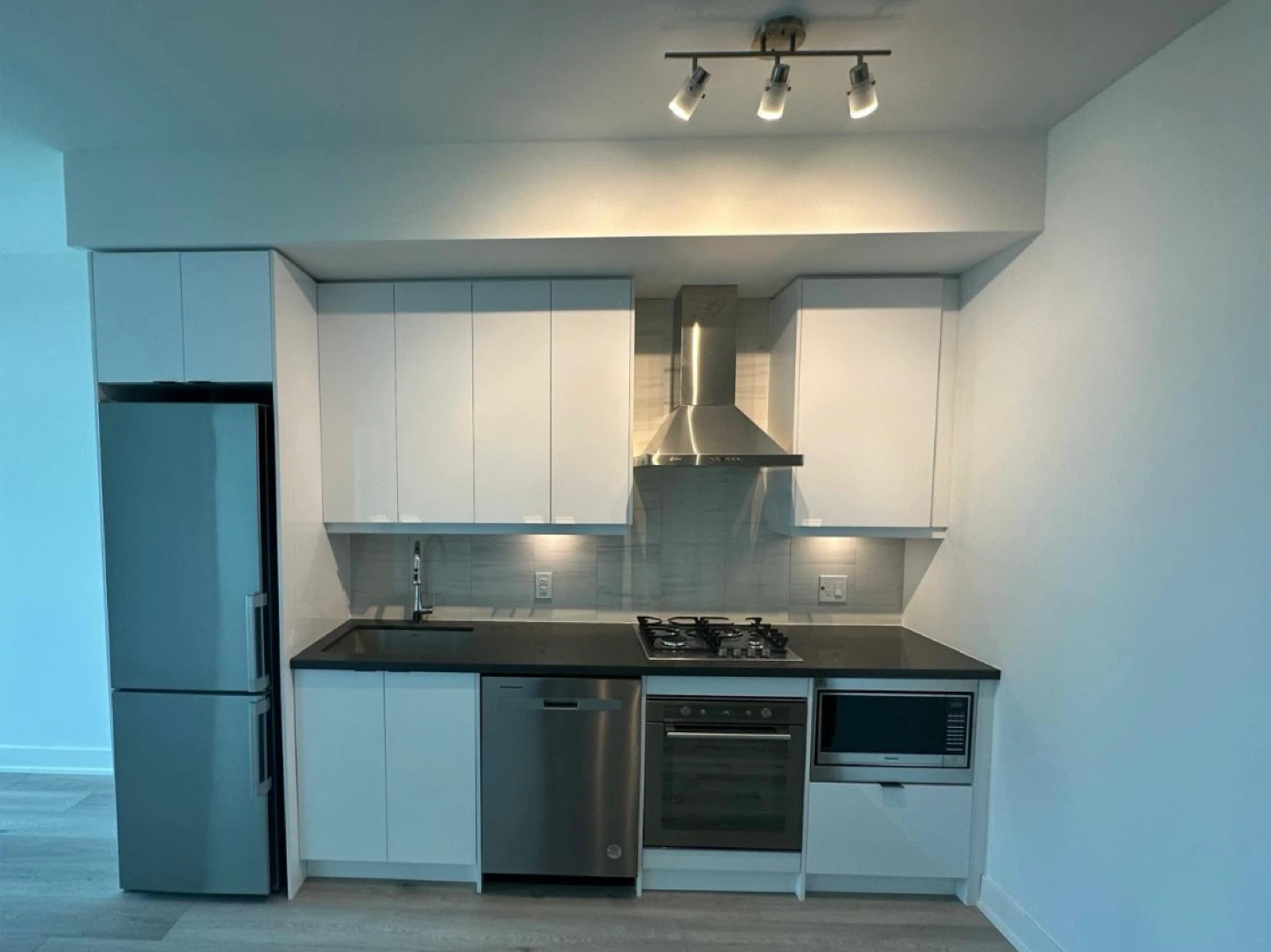 1 + 1 bed | 2 bath in Stouffville Ninth Line - photo 2