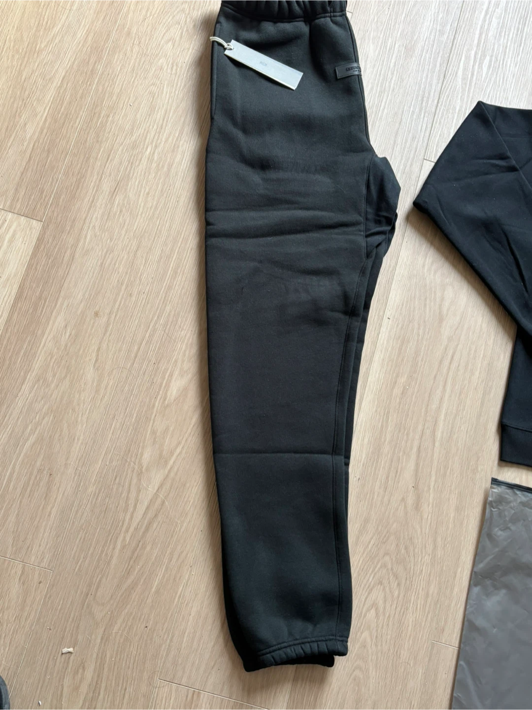 Fear of God Essentials Black Hoodie and Sweatpants Set - photo 3