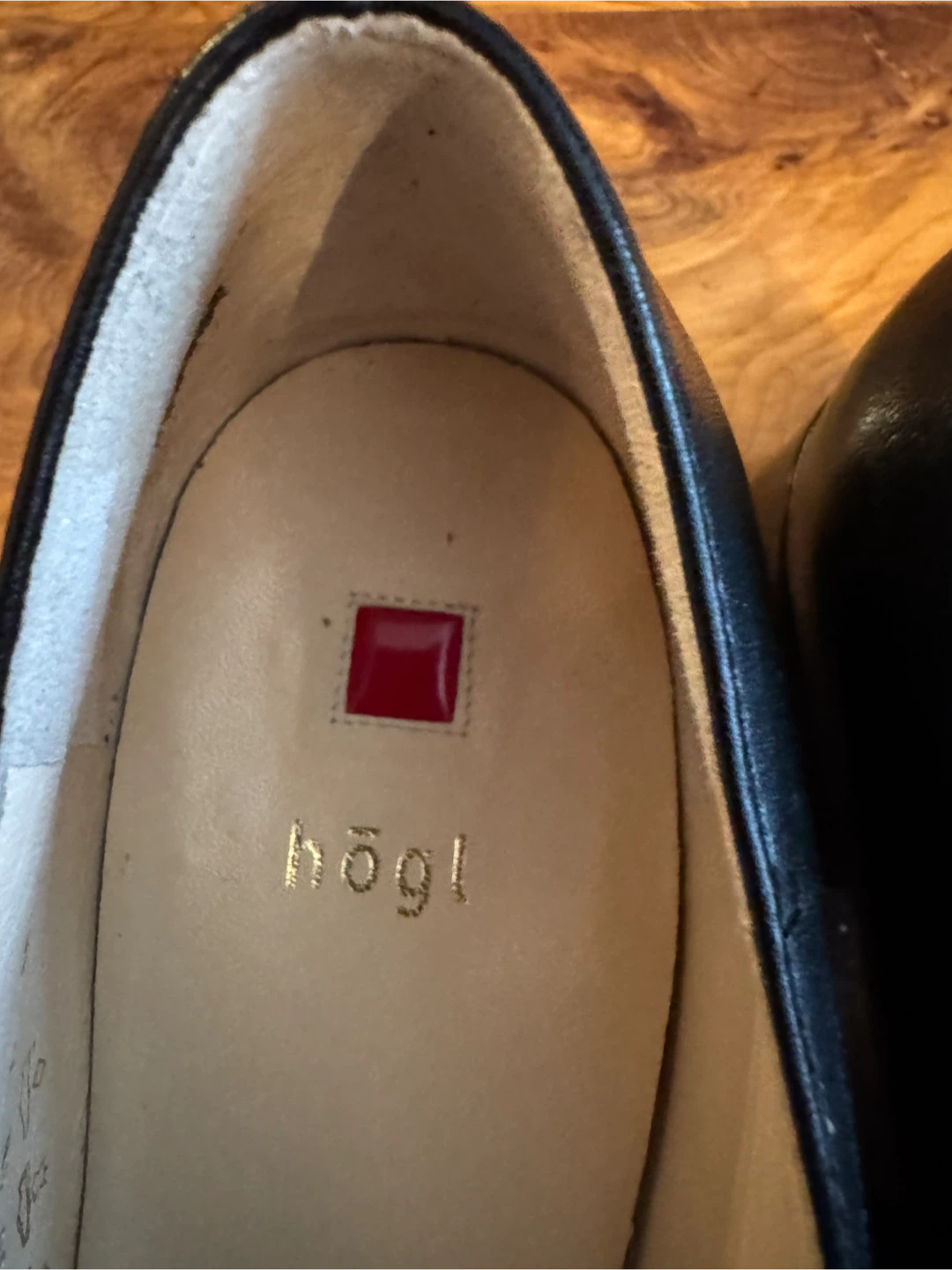 Hogl Black Leather Loafers with Gold Chain Detail - photo 2