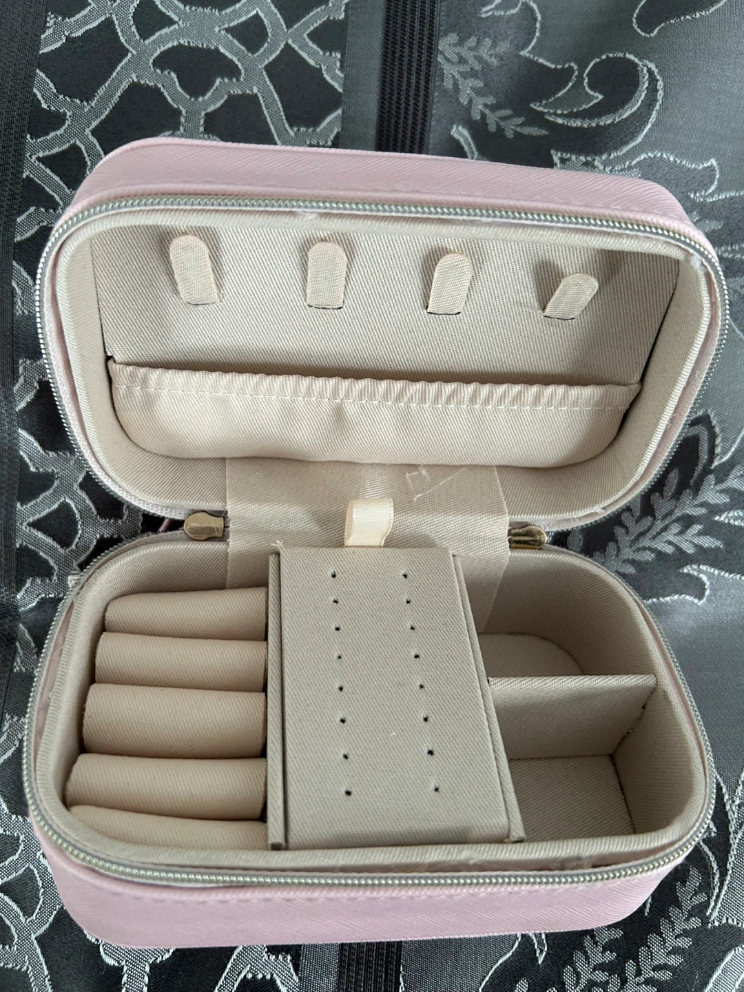 🥕 Free Compact Travel Jewelry Case - photo 2