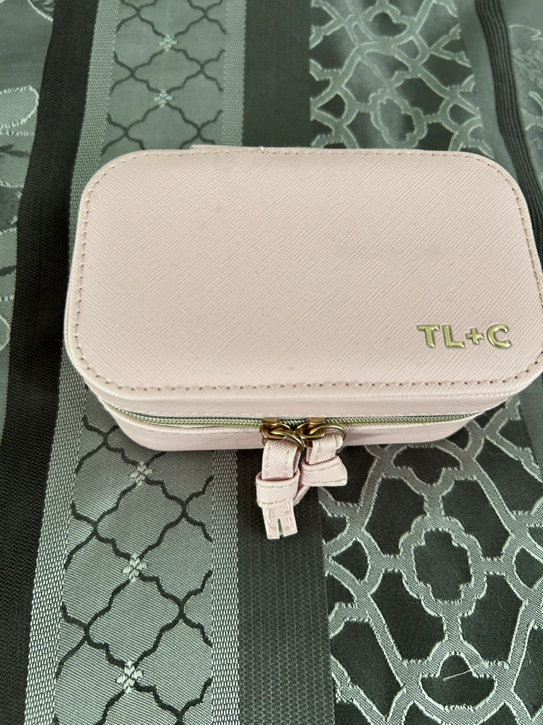 🥕 Free Compact Travel Jewelry Case