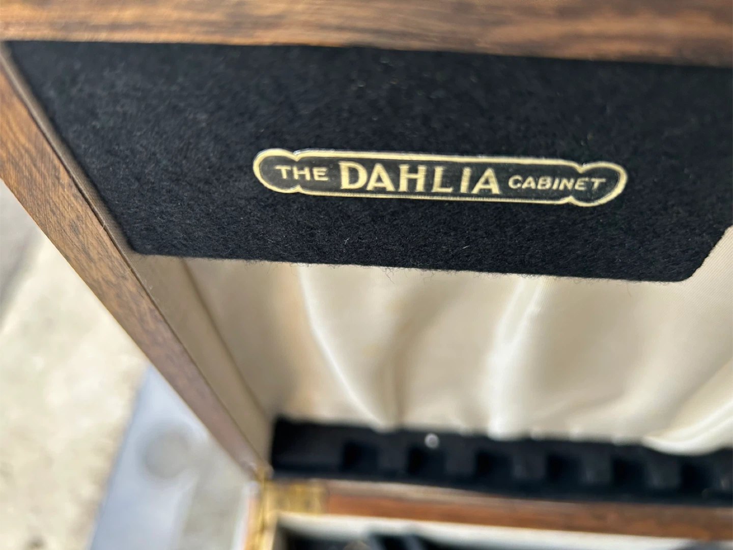 The Dahlia Cabinet Silverware Set - photo 2