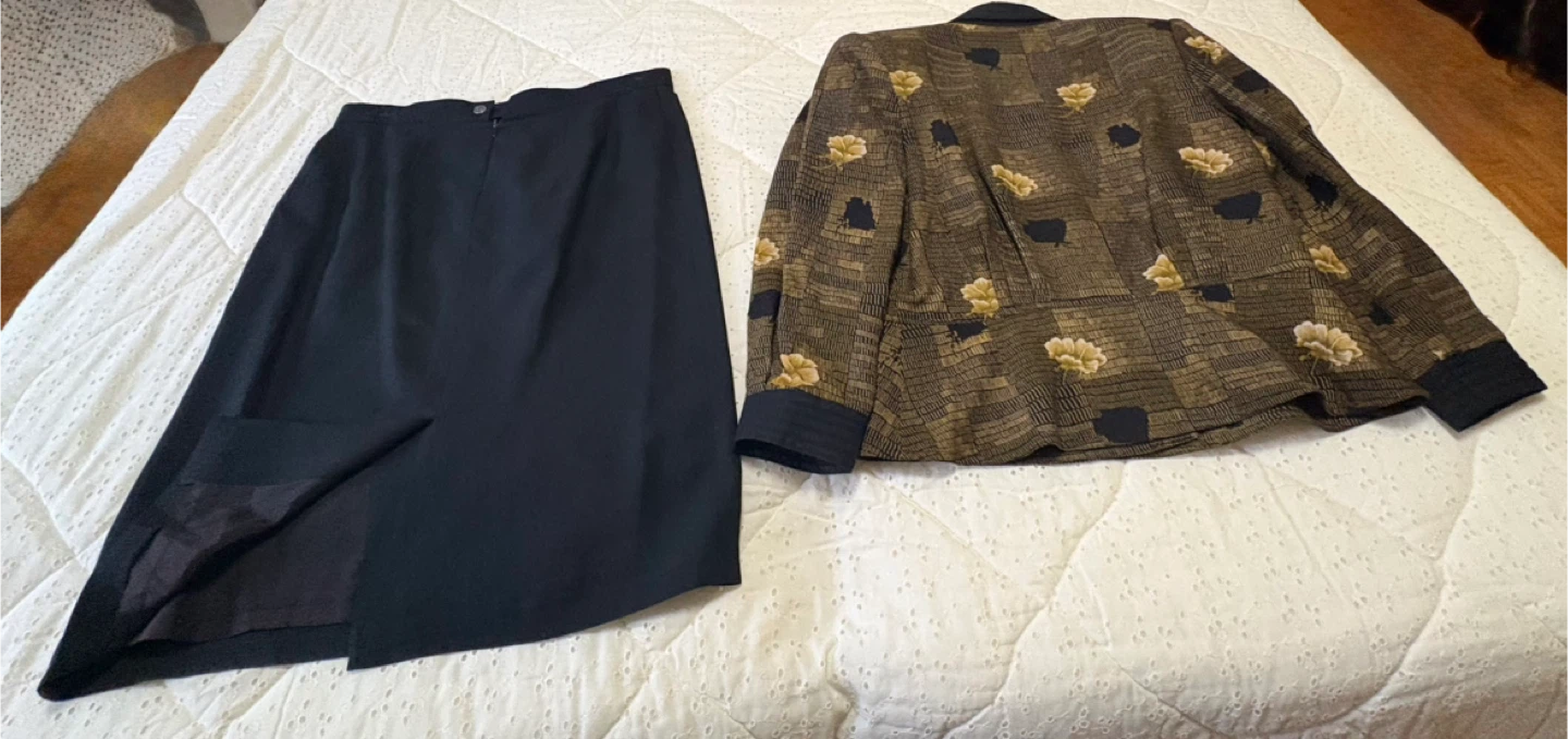 Vintage Patterned Blazer and Black Skirt - photo 2