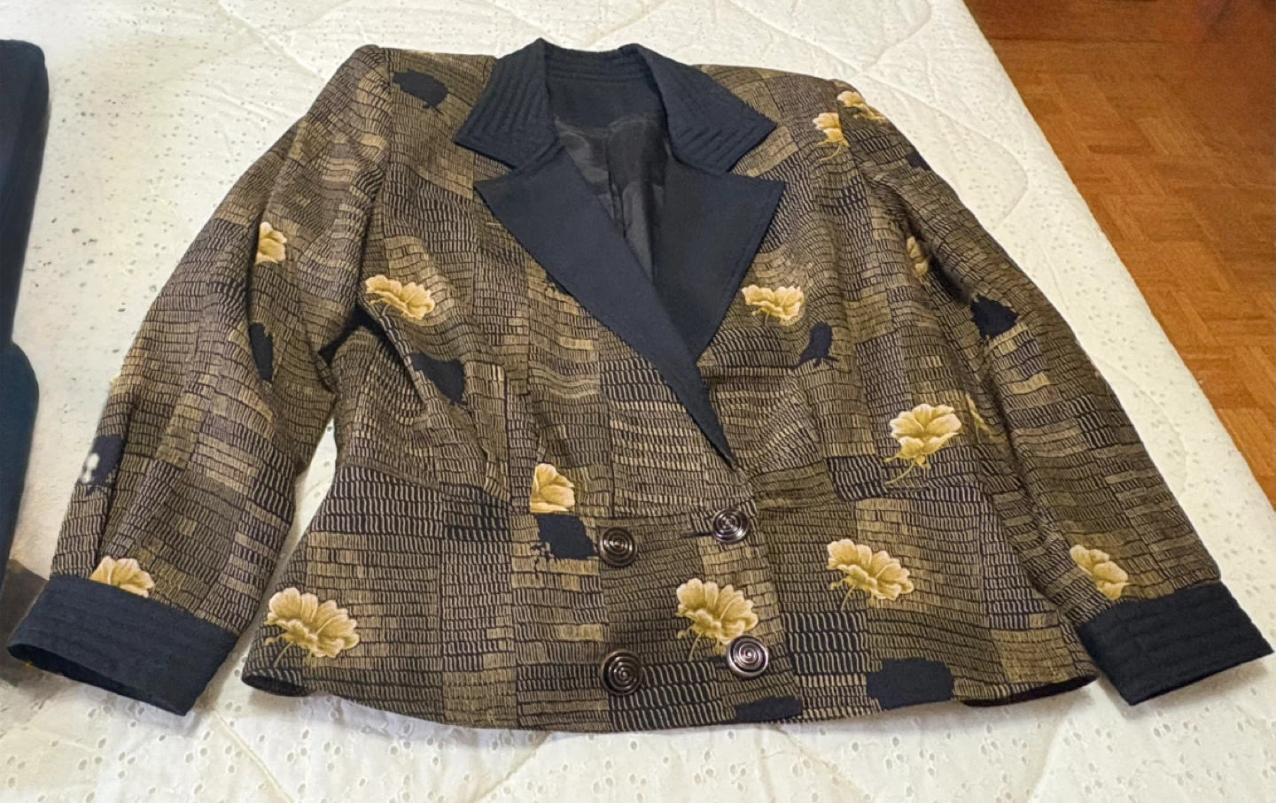 Vintage Patterned Blazer and Black Skirt - photo 3
