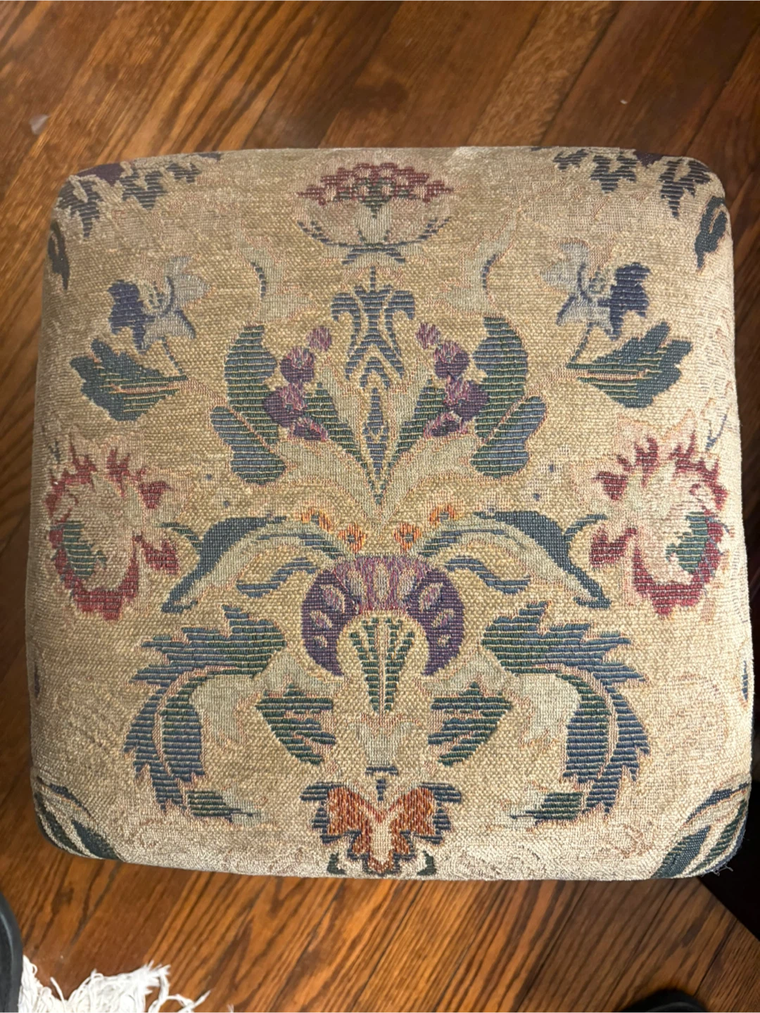 🥕 Tapestry Footstool Ottoman