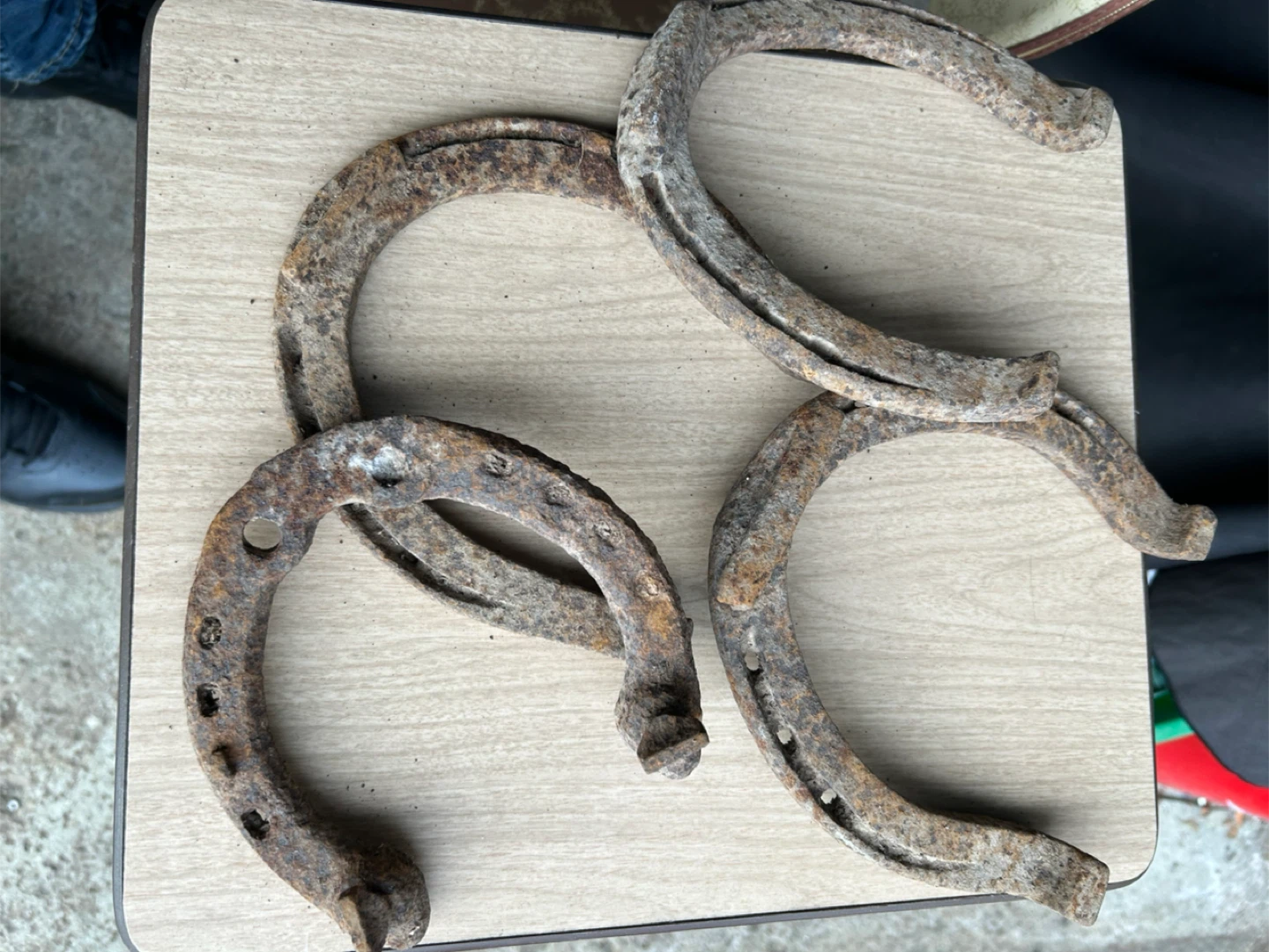 Set of 4 Rusty Horseshoes - photo 2