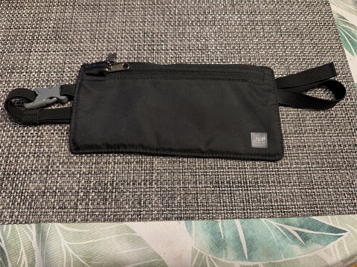 🥕 MEC Black Travel Wallet Pouch